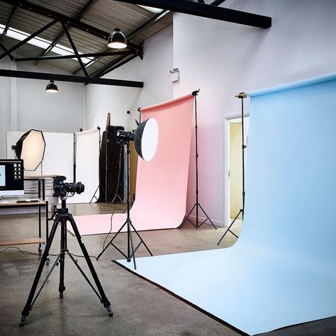 Fashion Studio Photography Photographer Studio Interior, Photography Studio Design Decor, Photo Studio Interior, Photography Studio Spaces, Photography Studio Decor, Photo Studio Design, Studio Photography Backdrop, Creative Studio Space, Photography Studio Design