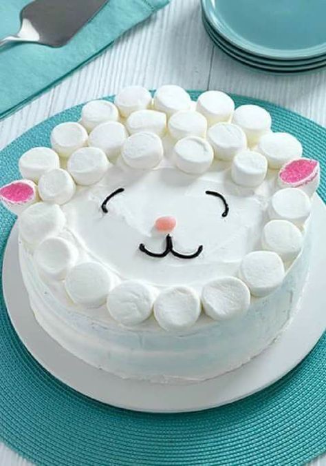 15 Simple Kids Birthday Cakes You Can Make At Home. These are simple cakes that are really easy to bake and make at home!  This sheep cake is made with marshmallows. Easy Cakes For Kids, Easter Cake Easy, Easter Cake Decorating, Cakes For Kids, Sheep Cake, Lamb Cake, Easy Cakes, Animal Birthday Cakes, Creative Cake Decorating