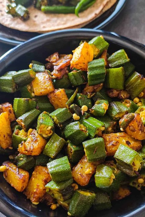 Indian Veg Main Course Dishes, Okra Potato Recipe, Potato Oven Recipes, Okra Recipes Healthy, Napkin Setting, Indian Plants, Stir Fry Okra, Indian Sides, How To Cook Okra