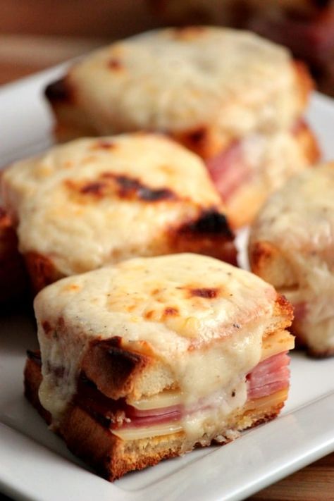 Mini Croque Monsieurs might sounds fancy but they're really just perfectly baked ham and cheese sandwiches with a simple cheesy Bechamel Sauce on top! Ham And Cheese Sandwich, Bechamel Sauce, Baked Ham, Läcker Mat, Think Food, Deilig Mat, Cheese Sandwiches, Breakfast Buffet, Ham And Cheese