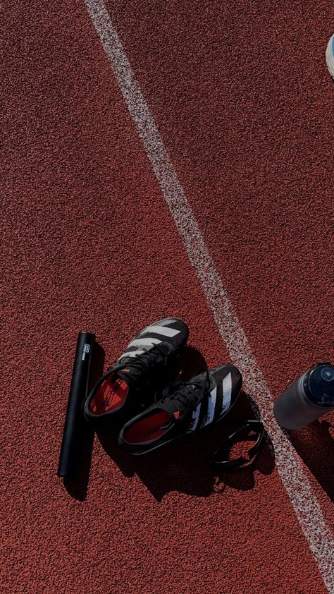 Track Love, track, track and field, Leichtathletik Aesthetic Wallpaper Track And Field, Olympics Aesthetic Running, Jamaica Track And Field, Athletic Track Aesthetic, Track And Field Wallpaper Iphone, Track Anf Field Aesthetic, Track N Field Aesthetic, Track And Field Men, Trackstar Aesthetic