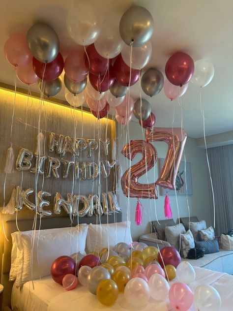 Birthday Month Celebration Ideas, 27th Birthday Decorations, 27th Birthday Ideas, 27th Birthday Ideas For Women, Easy Room Decor Ideas, Decoration Ideas Birthday, Decorate Birthday Party, Easy Room Makeover, 27 Birthday Ideas