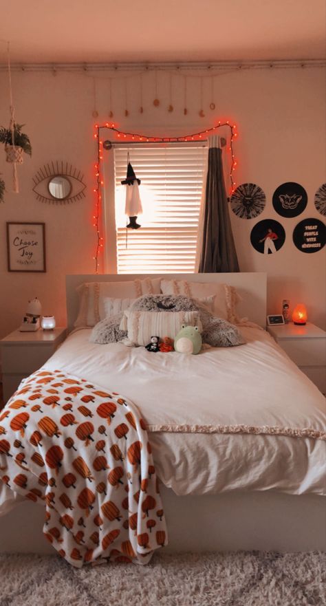 Fall Room Ideas, Seasonal Room, Autumn Room, Halloween Bedroom Decor, Fall Room Decor, Fall Bedroom Decor, Holiday Room, Halloween Room Decor, Fall Bedroom