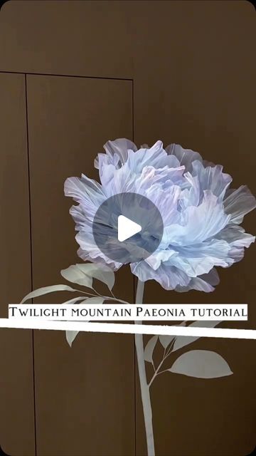 Zoi Decorative Design | The teaching process of making giant organza poppy flowers, if you are interested, you can refer to it and learn!#Artificialflowers #giant... | Instagram Tela, Giant Organza Flowers, Giant Flower Wedding, Giant Flowers Diy, Organza Flowers, Poppy Flowers, Giant Flowers, Decorative Design, Big Flowers