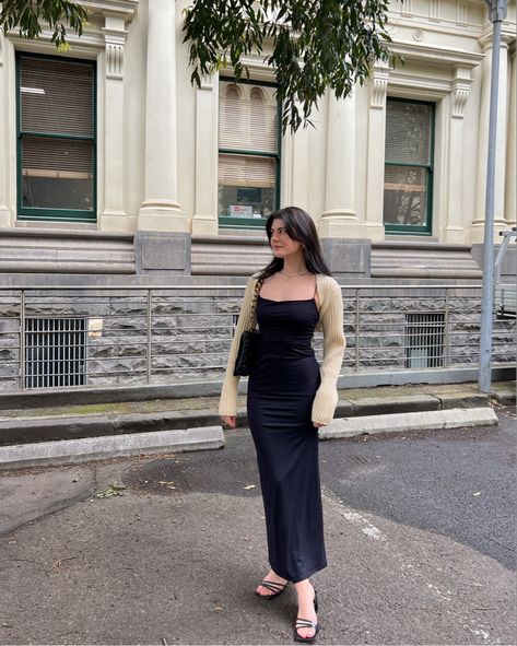 Long Fitted Dress Casual Summer Outfits, 2024 Pose Ideas, Slim Black Dress Outfit, Long Dresses For Fall, Black Long Casual Dress, Outfit With Skims Dress, Long Dress Ootd, Black Dress Styling Casual, Simple Elegant Dress Casual