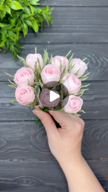 Crepe Paper Roses Tutorial, Paper Decoration Ideas, Paper Flowers Tutorial, Crepe Paper Decorations, Crepe Paper Flowers Tutorial, Crepe Paper Crafts, Craft Origami, Paper Roses Diy, Crepe Paper Flowers Diy