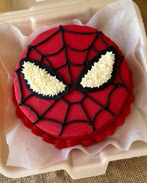 Spiderman Birthday Cake Aesthetic, Mini Spiderman Cake, Spiderman Mini Cake, Mini Cake Spiderman, Spider-man Cake, Spiderman Pasta, Spiderman Cake Birthday, Birthday Cake Spiderman, Spiderman Torte