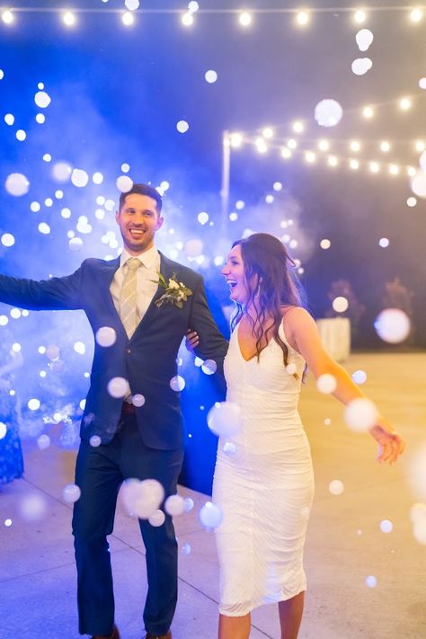 Bubble Fog Machine, Fog Bubble Machine, Bubble Entry Wedding, Fog Bubbles Wedding, Fog Machine Wedding, Fog Bubbles, Bubble Machine Wedding, Dry Ice Bubbles, Couple Entry