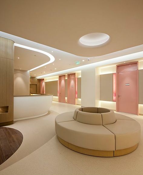 Chic But Welcoming Doctor’s Clinic Design Ideas - Bored Art Hospital Architecture, Glam Sofa, Medical Clinic Design, Healthcare Interior Design, Clinic Interior, Medical Office Design, Interior Ceiling Design, Hospital Interior, Clinic Interior Design