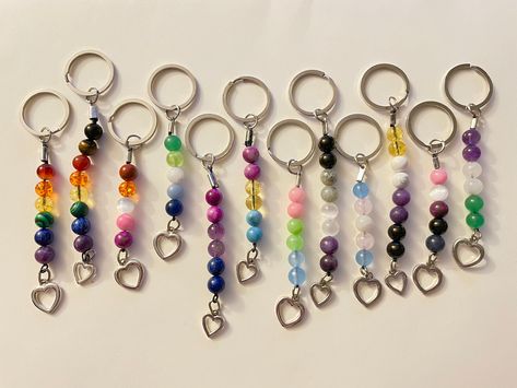 Gay Pride Jewelry Diy, Things To Do For Pride Month, Diy Pride Jewellery, Crafts For Pride Month, Pride Things To Make, Diy Pride Crafts Easy, Pride Month Jewelry, Pride Keychain Diy, Pride Club Ideas