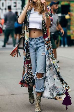 Puedes agregar un toque bohemio para darle frescura a tu look. Vetement Hippie Chic, Ropa Shabby Chic, Looks Hippie, Look Hippie Chic, Long Kimono Cardigan, Tunic Blouses, Estilo Hippie Chic, Look Boho Chic, Estilo Hippy