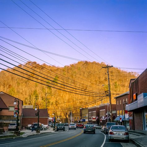 https://flic.kr/p/HHnXGK | Downtown Hyden | In downtown Hyden, Kentucky, near Hazard. I think Kentucky is as geographically interesting as California with mountains, shoreline, flatland, and plenty of places to hike. Hyden is a charming little hideaway in South Kentucky and boasts some of the best bluegrass music in the world, including the famous Osborne Brothers. Singer Ryan Adams lived here, and first round NFL draft pick Tim Couch grew up here. Even Richard Nixon visited. Kentucky Homestead, Rural Kentucky, American Aesthetic, Ryan Adams, Small Town Living, Kodak Portra 400, Medium Format Film, Bluegrass Music, Music Culture