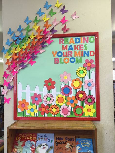 Children's library display, Spring display Spring Reading Bulletin Boards, Spring Library Displays, Preschool Display Boards, Garden Theme Classroom, Reading Corner Classroom, Reading Display, Spring Display, School Library Displays, Children's Library