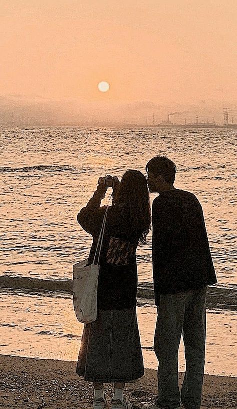 Beach Date, Dream Date, Shadow Photos, Friend Poses Photography, Relationship Pictures, Cute Simple Wallpapers, Photoshoot Themes, Ulzzang Couple, Best Photo Poses