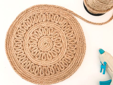 Sisal Rope Projects, Rope Placemats Diy, Diy Jute Placemats, Diy Burlap Placemats, Placemat Diy, Easy Diy Fashion, Jute Placemats, Twine Diy, Diy Placemats