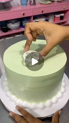 Simple Beautiful Cakes Birthday, Simple Cake Decorations Ideas, Big Cake Designs Birthday, Easy Bday Cake Decorations, Cake 40th Birthday Woman, Easy Cute Cake Decorating Ideas, Icing Ideas For Cakes, Simple Cake Decoration Ideas, Friendship Day Cake Designs