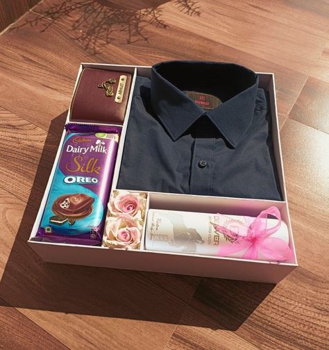 Shirt Box, Gifts For Best Friend, Wedding Gift Pack, Diy Birthday Gifts For Friends, Birthday Gifts For Boyfriend Diy, Diy Gift Set, Creative Birthday Gifts, Creative Gifts For Boyfriend