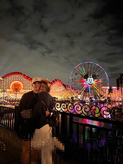 Disneyland Poses Couples, Cute Disneyland Pictures Couples, Couples Disney Pictures Ideas, Cute Couple Pics Disney, Couple Disney Photos, Couple Poses Disneyland, Couple Disneyland Outfits, Couples Disneyland Pictures, Cute Disneyland Couple Pictures