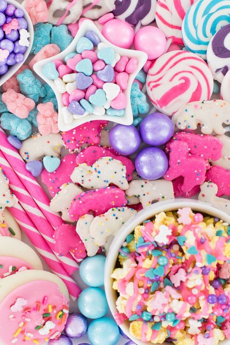 Nothing cheers me up quicker than pastel treats. This super cute snack tray idea is perfect for any age. #rainbowparty #pastelparty #animalcookies #partyideas Candy Asethic, Pastel Treats, Candy Boards, Candy Aesthetic, Pastel Desserts, Gummy Bear Candy, Candy Board, Pastel Cupcakes, Pink Cookies