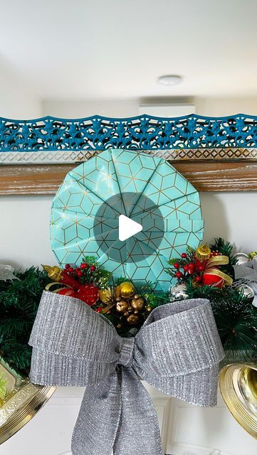 How To Wrap A Vinyl Record, Circular Gift Wrapping, Gift Wrap Round Objects, How To Wrap Round Gift, How To Wrap A Bowl As A Gift, Wrapping Round Gift, Wrap Round Gift, Wrapping Hacks, Gift Wrapping Techniques