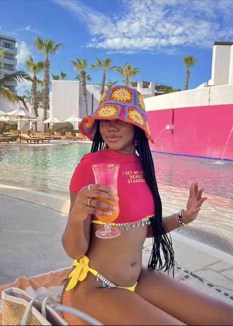 Aruba Outfits Black Women, Mexico Baddie Outfits, Vacation Outfits Black Women Cancun, Boat Outfits Black Women, Evening Vacation Outfits, Baddie Beach Outfits Vacation, Cabo Boat Outfit, Pink And Orange Vacation Outfits, Pictures In Swimsuit