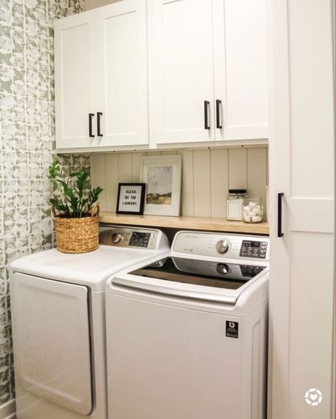 Wallpaper Laundry, Laundry Room Update, Laundy Room, Small Laundry Room Makeover, Dream Laundry Room, Basement Laundry, Laundry Room Closet, Laundry Room Layouts, Laundry Room Renovation