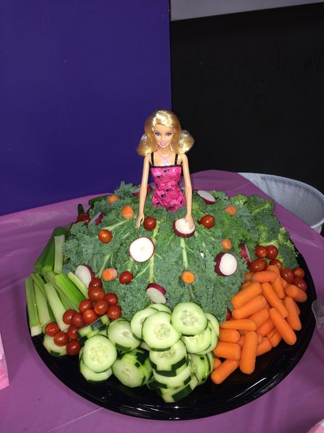 Barbie veggie tray made by Sandy for Allison's birthday party. Barbie Fruit Cake, Barbie And Ken Party Food, Barbie Pizza Party, Barbie Birthday Party Foods, Barbie Veggie Tray, Princess Veggie Tray Ideas, Barbie Themed Birthday Party 13, Malibu Barbie Birthday Party Food, Malibu Barbie Party Food