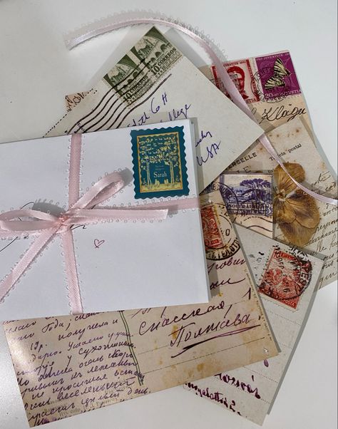 Letter Evenlope Aesthetic, Pretty Handwritten Letters, Letters Aethestic, Write Letters Aesthetic, Love Letters Envelope Aesthetic, Love Letters Box Aesthetic, 50s Love Letters, Scattered Letters Aesthetic, Love Letter Evenlope