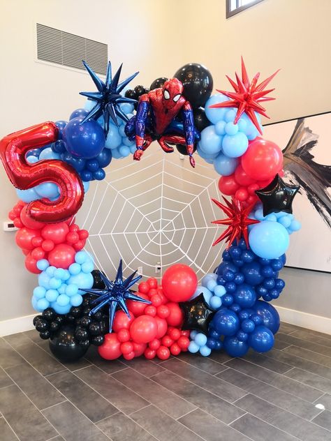 Spider Man Birthday Backdrop, Spider Man Balloons, Spiderman 4 Birthday, Spidy Birthday Theme, Spiderman Third Birthday Party, Spider Man Backdrop Ideas, Spider Man Balloon Arch, Spiderman First Birthday Party, Spider Man And Friends Birthday