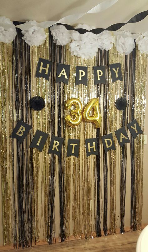 Black, white and gold surprise birthday party decor Balloon Organization, Surprise Birthday Party Decorations, Black Gold Party, Moms 50th Birthday, Hiasan Bilik, 50th Party, 80th Birthday Party, 70th Birthday Parties, 18th Birthday Party