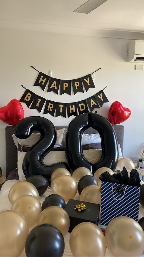 Birthday For Husband Ideas At Home, Simple Birthday Surprise For Boyfriend, Birthday Decoration Ideas At Home Men, Birthday Setup For Boyfriend, Birthday Set Up Ideas For Boyfriend, Boyfriend Birthday Ideas Surprise Room, Birthday Set Up Ideas For Him, Simple Birthday Surprise, 18th Birthday Present Ideas