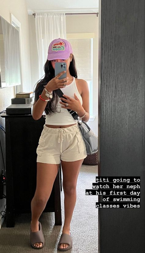 Cute Chill Outfits, Looks Com Short, Instagram Fashion Outfits, Effortlessly Chic Outfits, Fashion Enthusiast, Swag Outfits For Girls, Chill Outfits, Athleisure Outfits