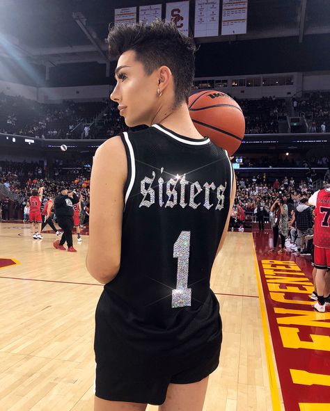 James Charles on Instagram: “I may not know a lot about sports, but I am pretty good with balls. 😇🏀” Sister Squad, Emma James, Beauty Youtubers, Charles James, Ace Family, I Am Pretty, Emma Chamberlain, Dolan Twins, James Charles