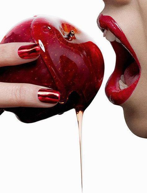 If I lived in a Fairy Tale, I think I would stay away from apples... ~~ Houston Foodlovers Book Club Metallic Nails Design, Mode Editorials, Red Nail Art, Charcoal Drawings, Metallic Nails, Hot Lips, Foto Poses, Negroni, Beautiful Lips