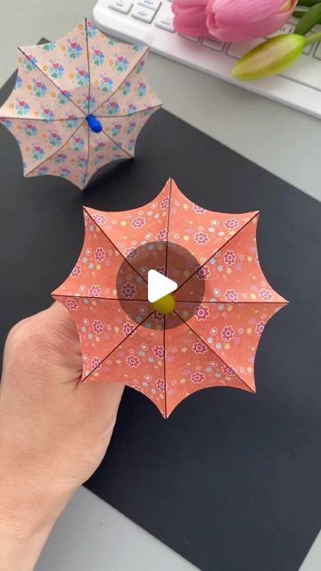 Paper Craft Umbrella, Diy Paper Umbrella How To Make, Craft Ideas For Kids With Paper, How To Make Paper Craft, Crafting With Paper, Cool Origami Ideas, How To Make Umbrella With Paper, Make Umbrella With Paper, Cute Craft Ideas With Paper