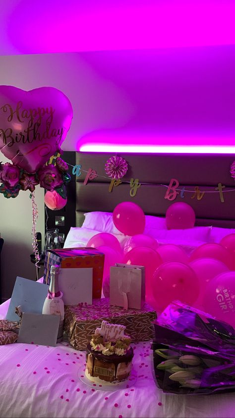 Decorated Hotel Room For Girlfriend With Gifts, Suprise Birthday Hotel Room, Surprise Birthday Ideas For Girlfriend, Suprise Bday Ideas, Hotel Room Design Birthday, Hotel Room Design For Girlfriend, Hotel Surprise For Girlfriend, Room Surprise For Girlfriend, Decorated Room For Girlfriend