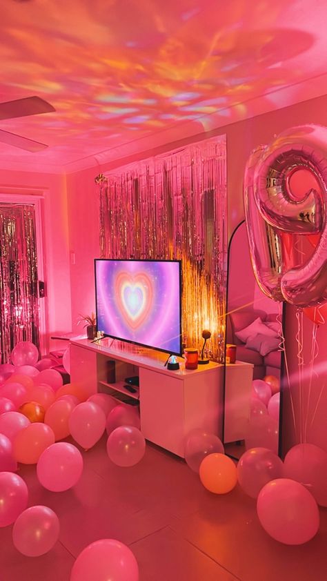 Party 21st Birthday Ideas, In House Birthday Party Ideas, Aesthetic Birthday Party Theme Ideas, Pink Birthday Party At Home, House Bday Party Ideas, Pink Party Theme Aesthetic, Pink Party Inspiration, Birthday Night In Ideas, Barbie House Party