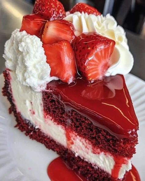 Red Velvet Strawberry, Velvet Cheesecake, Red Velvet Cheesecake, Yummy Comfort Food, Delicious Snacks Recipes, Köstliche Desserts, Classic Desserts, Piece Of Cake, Red Velvet Cake