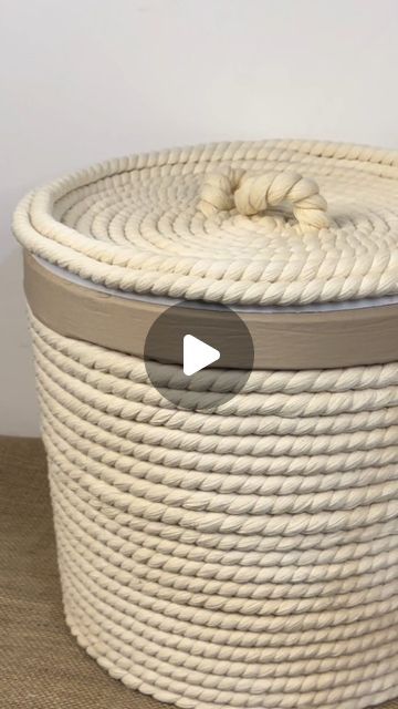 Rope Basket Tutorial, Diy Rope Basket, Summer Mantle, Rope Projects, Rope Decor, Diy Storage Boxes, Home Design Diy, Jute Crafts, Plastic Buckets