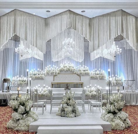 Decor Pernikahan, Pelamin Kahwin, Wedding Bench, Pelamin Nikah, Black And White Wedding Theme, Majlis Perkahwinan, Wedding Tools, Gubahan Bunga, Dream Wedding Decorations