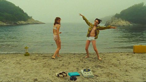 Wes Anderson, Wes Anderson Movies, Wes Anderson Films, Moonrise Kingdom, Girl Movies, Romance Movies, Beach Scenes, Film Stills, Film Movie