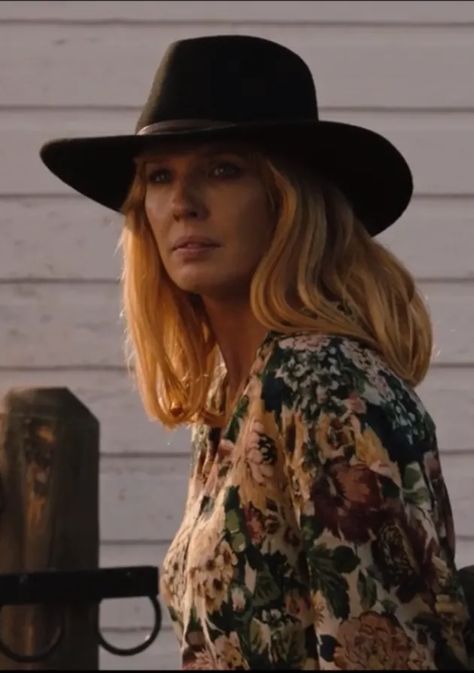 Yellowstone Season 2 Episode 3 Review: The Reek of Desperation Cowgirl Style, Beth Dutton Style, Yellowstone Outfits, Yellowstone Beth Dutton, Yellowstone Beth, Yellowstone Series, Kelly Reilly, Beth Dutton, Fall Festival