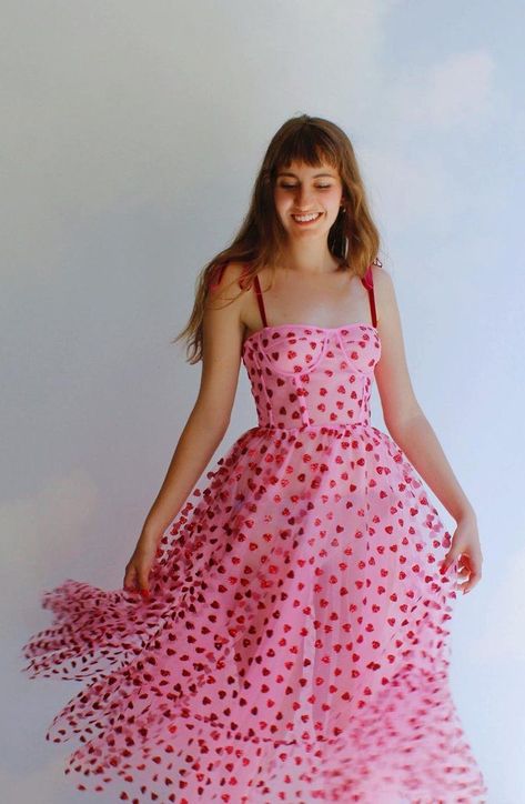 e06f967fb0d355592be4e7674fa31d26desc53376616ri Lirika Matoshi, Corset Midi Dress, Diy Vetement, Girly Dresses, Flirty Dresses, Heart Dress, Mode Inspiration, Mode Style, Polka Dot Dress