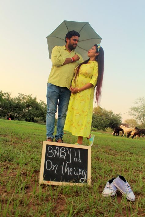 Maternity Shoot With Props, Matanity Shoot, Pre Baby Photoshoot, Twin Maternity Photos, Maternity Shoot Outfit, Maternity Photography Poses Outdoors, Maternity Photography Poses Couple, Pregnancy Photos Couples, Maternity Photography Poses Pregnancy Pics