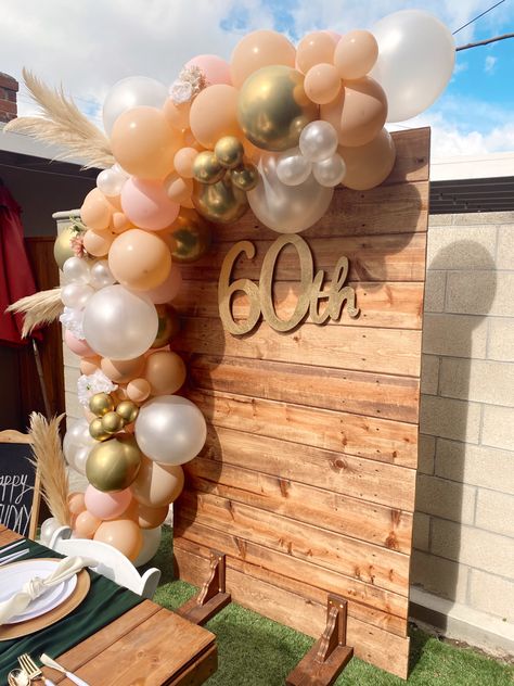 Birthday Decoration For Mother, 60th Bday Backdrop Ideas, Backdrop For 50th Birthday Party, Boho Birthday Set Up, Ballon Decorations Elegant, 60th Decorations Birthday, Older Woman Birthday Party Decor, 25 Birthday Backdrop Ideas, 60th Bday Party Themes