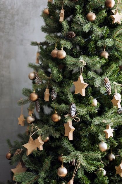 Wood Tree Decorations, Xmas Decor 2023, Xmas Tree Decorating Ideas, Christmas Wood Decor, Natal Natural, Decor Natal, Diy Natal, Christmas Decor Trends, Neutral Christmas Decor