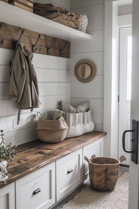 Farmhouse Door Entryway, Beachy Mudroom Ideas, Small Farmhouse Mudroom Ideas, Mud Room Entry Farmhouse, Simple Mudroom Ideas Entryway, Entryway Closet Organization Ideas, Vintage Mudroom, Small Lake House Interior, Utility Porch