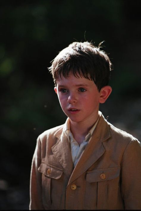 Freddie Highmore in Two Brothers--great kid actor and so adorable! Freddie Highmore, Character Inspiration Male, Story Characters, Young Actors, Child Actors, Two Brothers, Good Doctor, Story Inspiration, Famous Faces