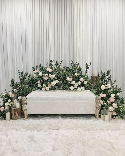 Wedding Dais on Instagram: “Engagement for Dona  Kemensah Heights…” Mini Pelamin Tunang Simple, Pelamin Elegant, Pelamin Simple Elegant, Pelamin Simple Diy, Simple Decor For Engagement, Pelamin Tunang Minimalist, Pelamin Simple Nikah, Diy Pelamin Tunang Simple, Simple Pelamin Tunang