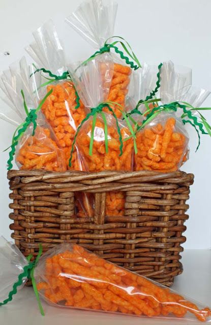 Cheeto's in a frosting bag. Fun for Easter. You could put all kinda of orange things in...love it. Easy Easter Snacks, Easter Snacks, Bunny Party, Ge Bort, Easter Goodies, Easter Time, Hoppy Easter, Easy Easter, Easter Treats